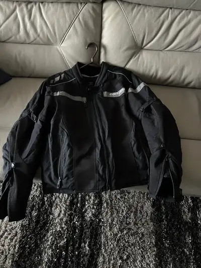 Jacket mesh avec doublure. Can am tres propre. Large