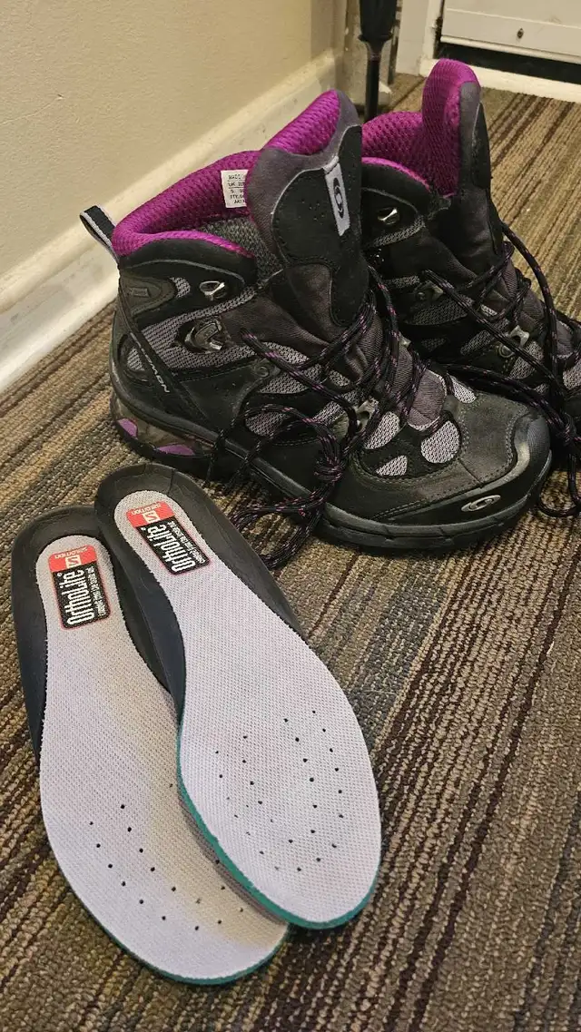 solamon hiking comet gtx 3D womans 6.5 / 38 goretex  in Women's - Shoes in Edmonton - Image 3