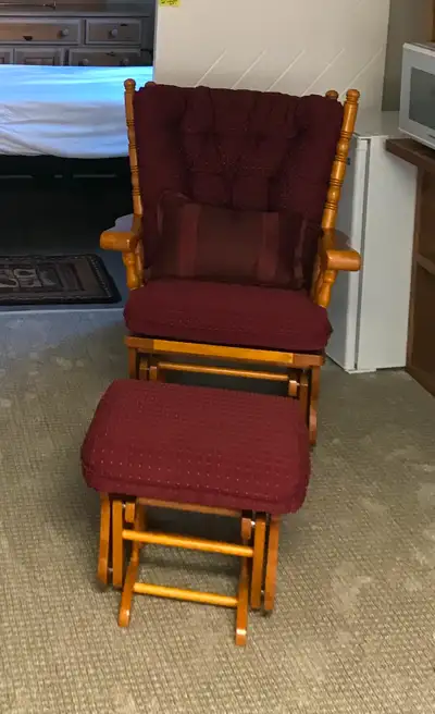 Glider Rocker - very comfortable - From Quebec., View more