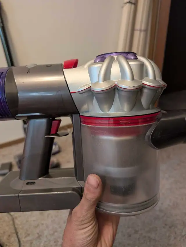 Almost new Dyson V8 Cordless Vacuum 180 obo in Other in Strathcona County - Image 4