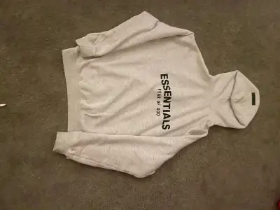 Size large men’s I have the receipt for the hoodie it is slightly used.