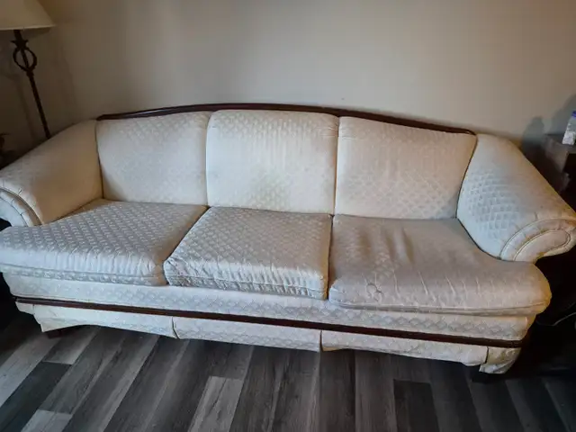 3 seat sofa, excellent condition smoke & pet free home. in Couches & Futons in Charlottetown - Image 3