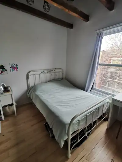 Je libère ma chambre en colocation de 2, disponible dès maintenant. Ma colocataire quitte également,...