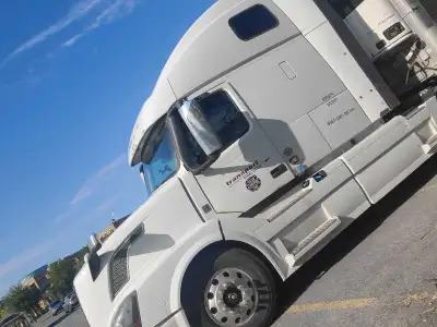 Quart de travail du matin en commencant entre 3:00 et 5:00 du matin, tout dépend de route attribuée....