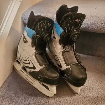 Kids BOA CCM VECTOR Skates Kids Size 1.5 Excellent new condition Shake size 13 shoe size 1.5 $95