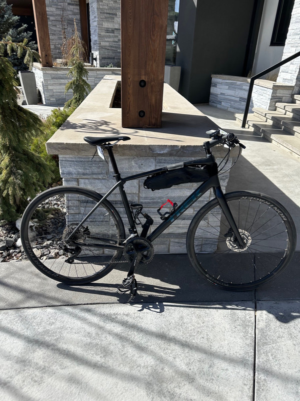 Trek FX6 Hybrid Bike, Size L (20 inch frame) - Like NEW in Cruiser, Commuter & Hybrid in Calgary