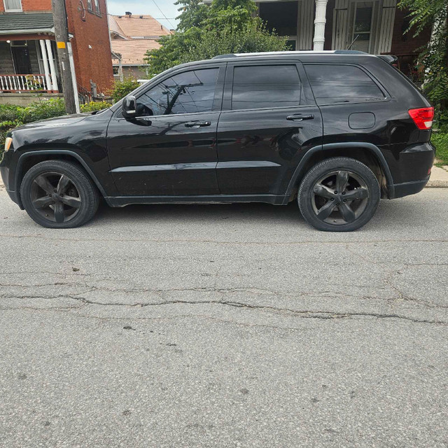 2012 Jeep Grand Cherokee Overland in Cars & Trucks in Owen Sound - Image 2
