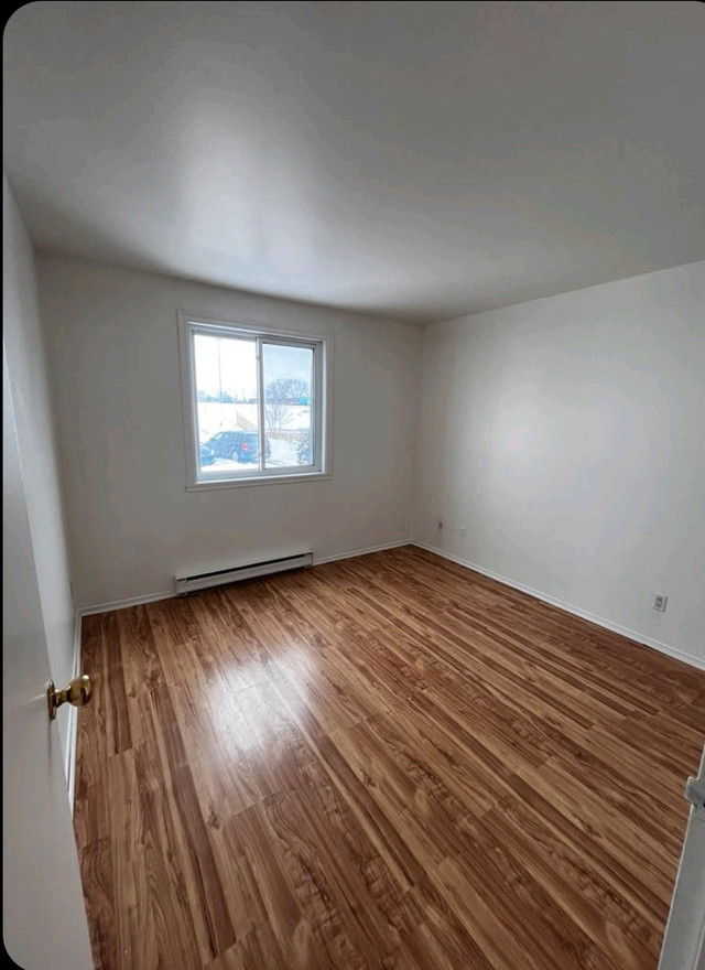5 1/2 LIBRE,PEINTURÉ À LA PRAIRIE, 2pasA132, Pont Champlain 7min dans Locations longue durée  à Longueuil/Rive Sud - Image 3