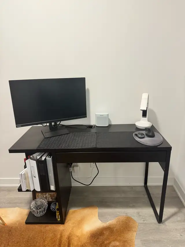 WOODEN OFFICE DESK IN PERFECT CONDITION in Desks in City of Toronto - Image 4