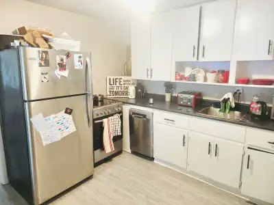 Great size bachelor unit in central location! $1275 plus electricity Available July 1st Unit feature...