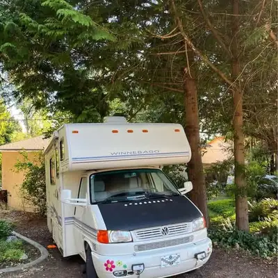 Winnebago Vista 21B “Jolly Jumper” – Rare VW EuroVan, Off‑Grid Ready "Jolly Jumper" - Your Next Trav...