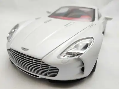 Aston Martin One-77 Morning Frost White 1:18 Autoart Signature, View more