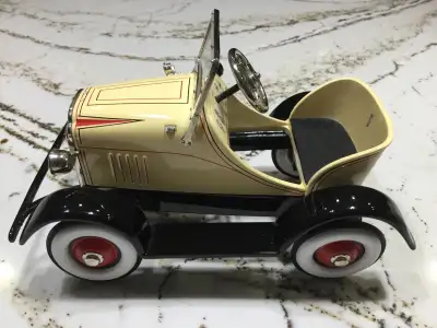 Hallmark Kiddie Pedal Car Classics Diecast “1929 Roadster” Steelcraft by Murray ” 1998, Limited Edit...