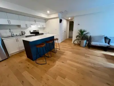 1 Bed 1 Bath | 2 Parking | Steps from Waterfront