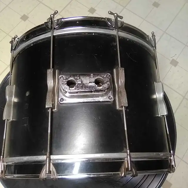 22" Ludwig Base drum in Drums & Percussion in London - Image 5