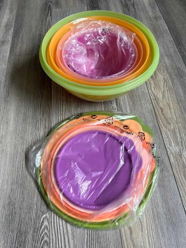 Tupperware Wonderlier Nesting Mixing Bowls Set of 563654761413121121