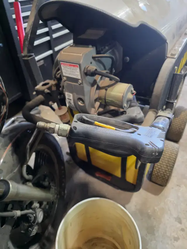 Landa Hot Water Pressure Washer in Other in Regina - Image 4