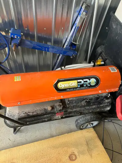 This Dyna-Glo Pro portable forced air kerosene heater is capable of producing 160,000 or 220,000 BTU...