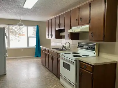 Cute House for Rent - Bentley!!