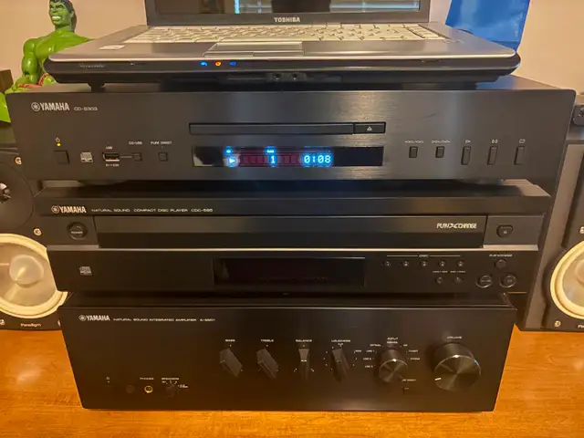 Yamaha CD-S303 CD Player in Stereo Systems & Home Theatre in Strathcona County - Image 3
