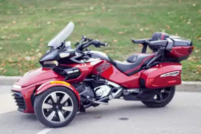 F3T, up-graded it to an F3Ltd equivalent with addition of rear top case. Upgrades include Ultimate s...