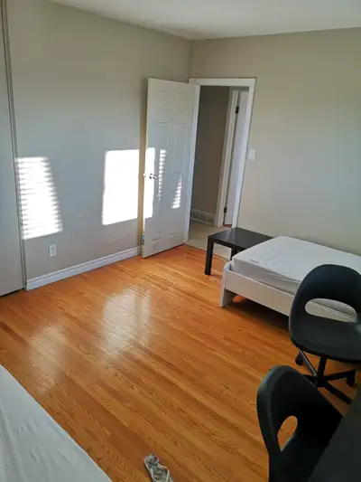 Fully furnished 2 shared bedrooms 4 spots in (3 bedroom house): **NO SUBLETTING ALLOWED** Small rent...