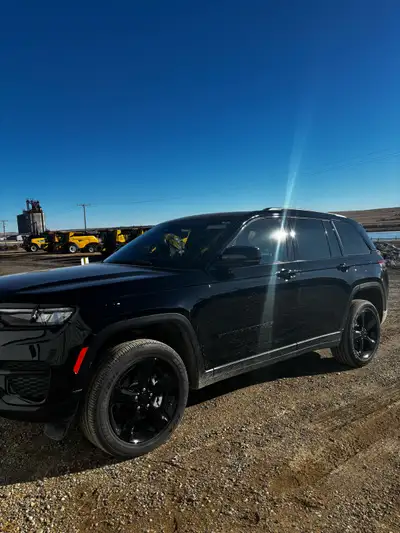 For Sale: 2025 Jeep Grand Cherokee Alltitude 4WD |No Accidents Price: $65,000 or Loan Takeover Year:...