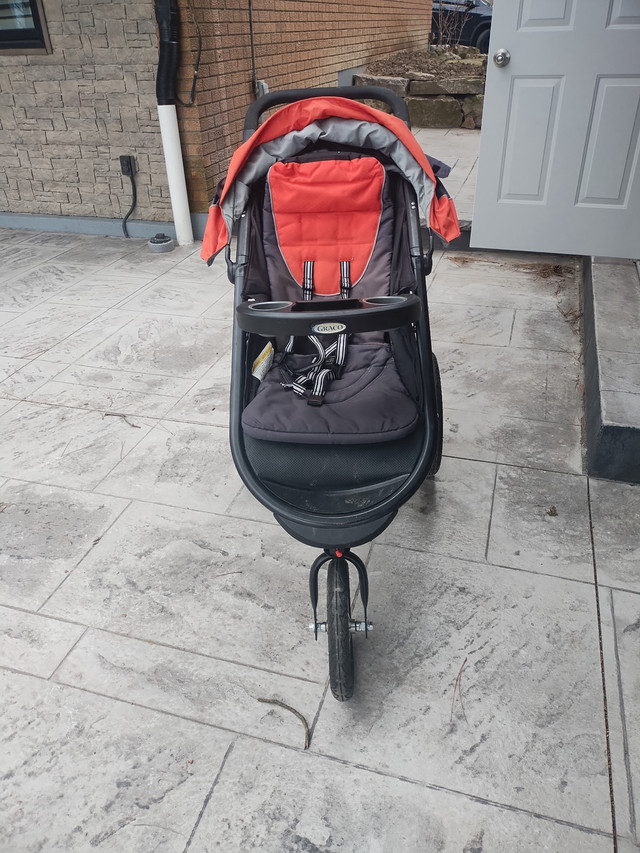 Graco  jogger stroller in Strollers, Carriers & Car Seats in Hamilton - Image 4
