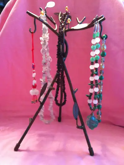 A NICE SOLID CAST IRON TREE FIT FOR HANGING YOUR JEWELLERY IT IS A NICE DECORATIVE PIECE THAT CAN BE...