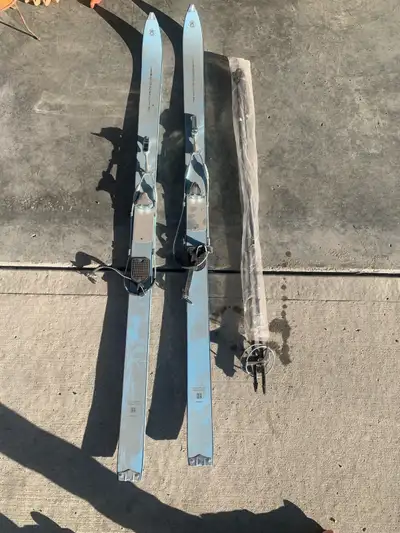 Cross country skis - new, View more