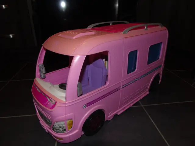 Barbie camper, camping-car, campeur, caravane, roulotte in Toys & Games in City of Montréal - Image 4