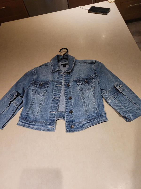 Veste/jacket jeans small dans Femmes - Hauts et vêtements d'extérieur  à Ouest de l’Île