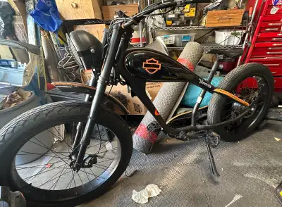 Selling a unique, used Vamoose bobber electric bike, perfect for cruising around town with its disti...
