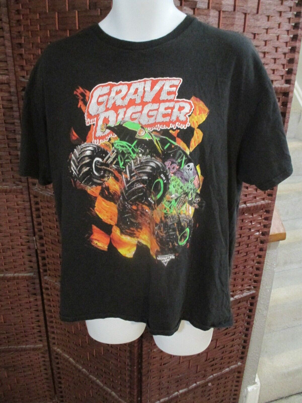Grave Digger/Monster Jam XL Shirt. Great Graphics in Men's in Thunder Bay