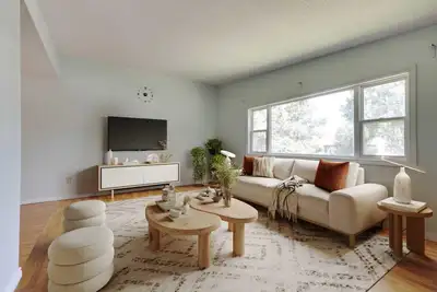 3 Bed Upper Unit – 631 37 St SW Calgary Modern and spacious 3-bedroom upper suite with great access...