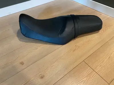 Sportster seat and exhaust. Should fit 2008 +/-