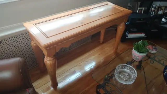 1 console finie stratifiée et 1 en bois in Other in Lanaudière - Image 4