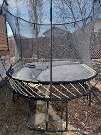 Spring free trampoline 