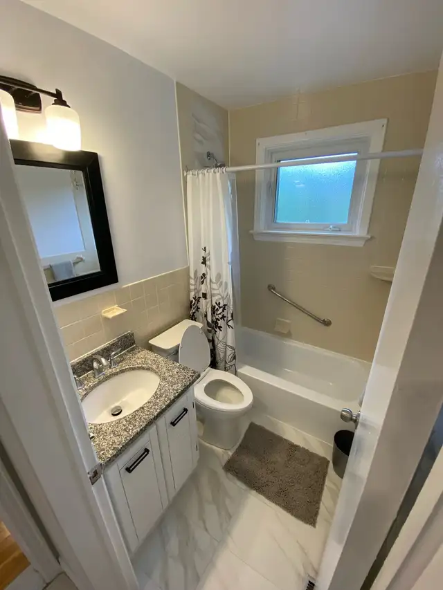 BEDROOM FOR RENT IN LUXURY STUDENT RENTAL NEAR CARLETON U! in Room Rentals & Roommates in Ottawa - Image 9