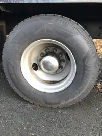 11R22.5 tires