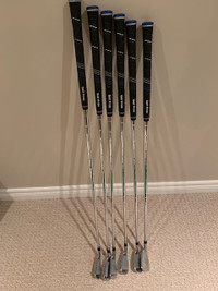 Titleist T200ii Irons 5-P RH Steel Shaft in Excellent Condition