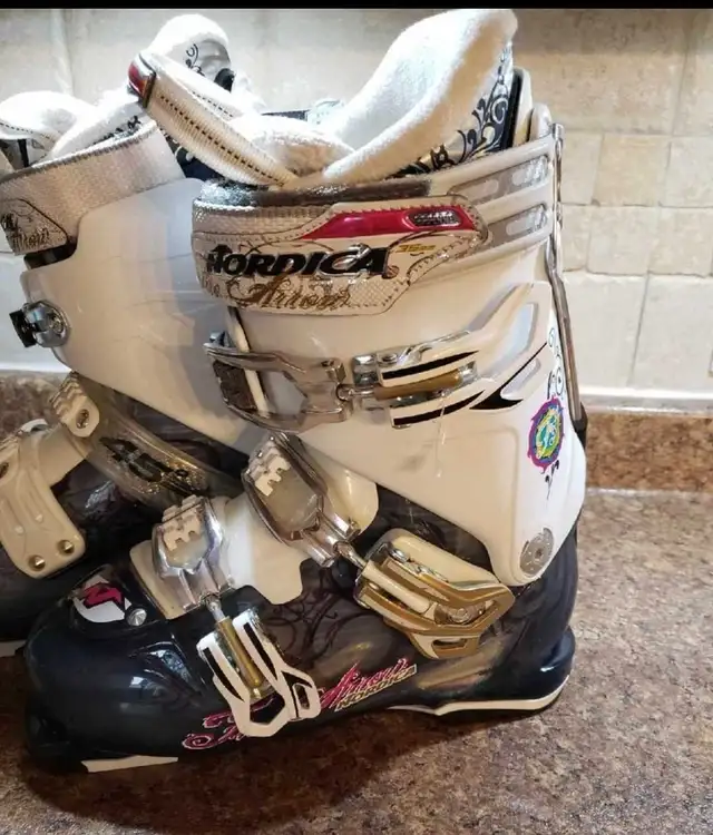 Botte de ski NEUF Nordica in Ski in Laval / North Shore - Image 6