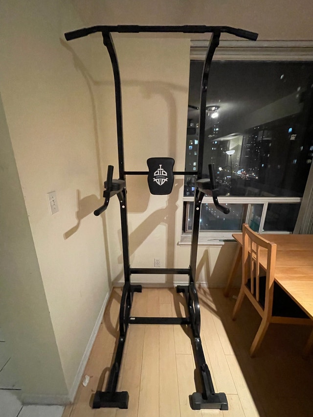 Dip bar/pullup bar condition 9.5/10 Exercise Equipment City of