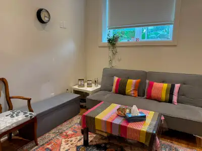 Beautiful bright 10ft ceilings Heated floors Laundry Walking distance to Yonge/sheppard subway High...