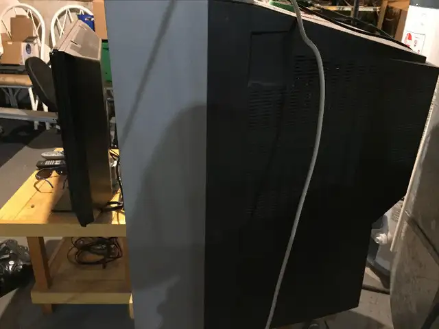 36” Toshiba TV in TVs in Markham / York Region - Image 3