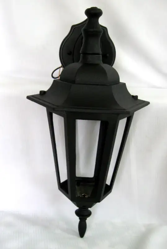 LAMPE EXTERIEURE  ALUMINUM  OUTSIDE LAMP UNUSED in Indoor Lighting & Fans in West Island - Image 3