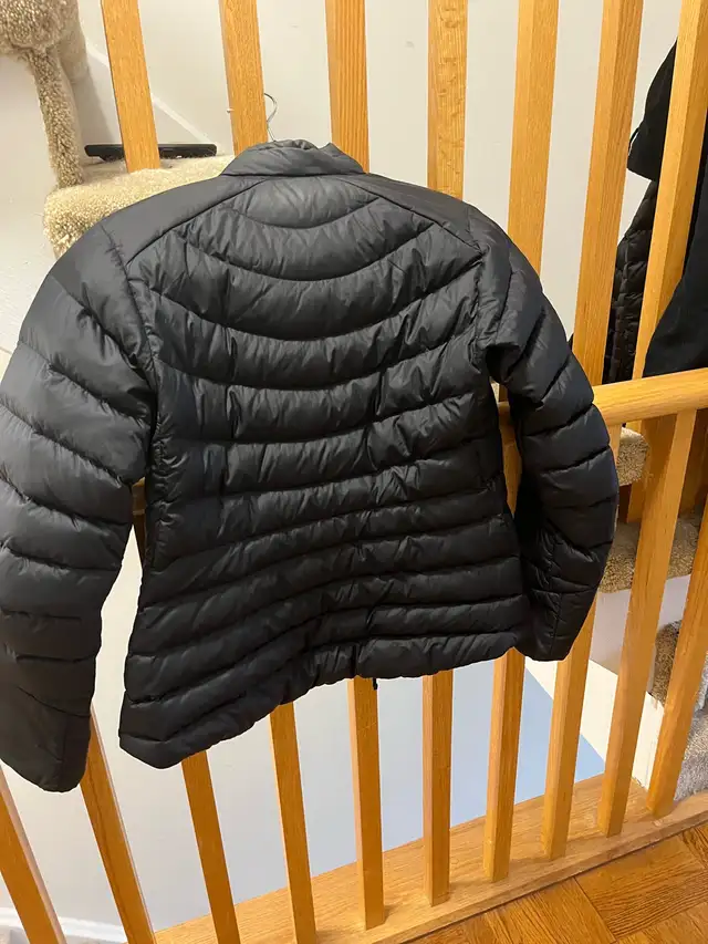 Women’s medium arcteryx down jacket  in Women's - Tops & Outerwear in City of Toronto - Image 5