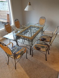 DINING ROOM TABLE & CHAIRS
