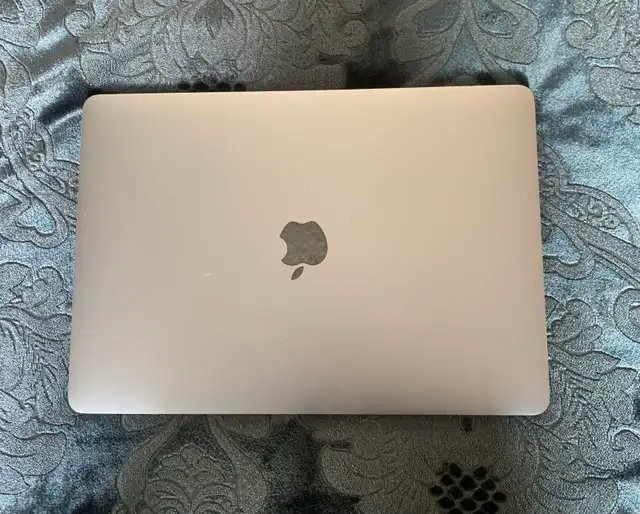 MacBook Pro 2017 13inch in Laptops in Edmonton - Image 3