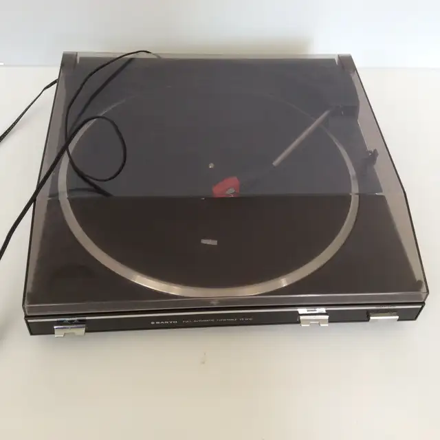 SANYO Auto Return Belt Drive Turntable TP W10 Not Tested. in General Electronics in Mississauga / Peel Region - Image 2